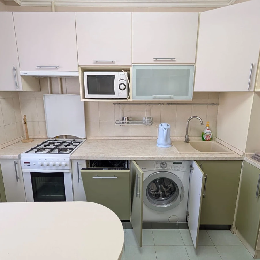 Chișinău, Centru, Str. Ismail 102/4 Chirie apartament cu 2 odai