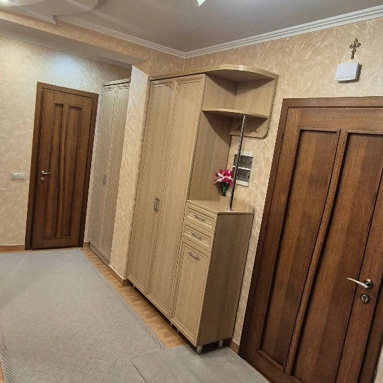 Chișinău, Buiucani, Bd. Alba-Iulia nr.85/3 Chirie apartament cu 2 odai