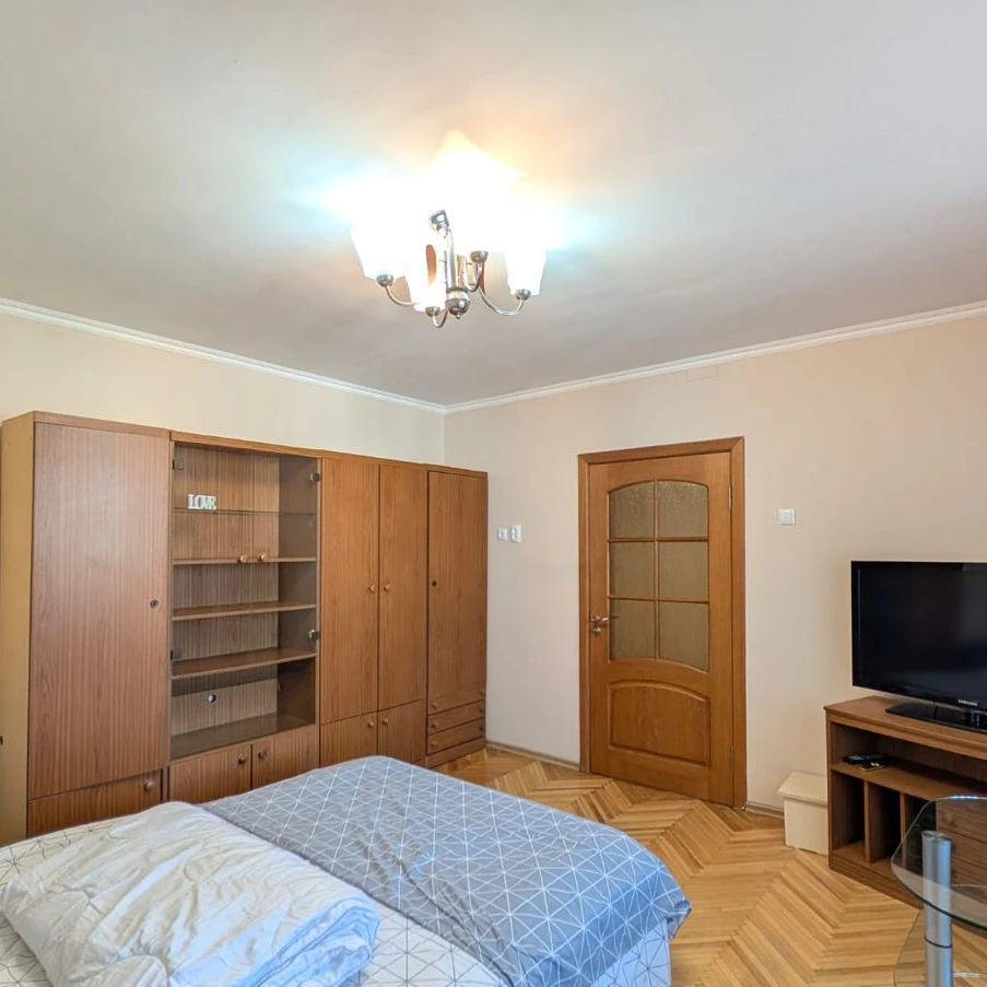 Chișinău, Centru, Str. Ismail 102/4 Chirie apartament cu 2 odai