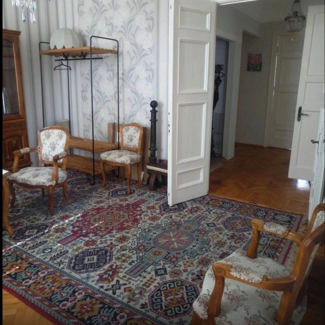 Chișinău, Centru, Stefan cel mare 184 Chirie apartament cu 2 odai
