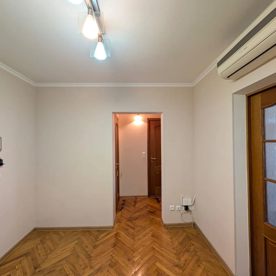 Chișinău, Centru, Str. Ismail 102/4 Chirie apartament cu 2 odai